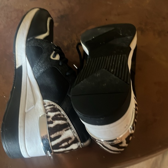 Michael Kors Black and white and animal design  in back wedge sneakers - Picture 4 of 5